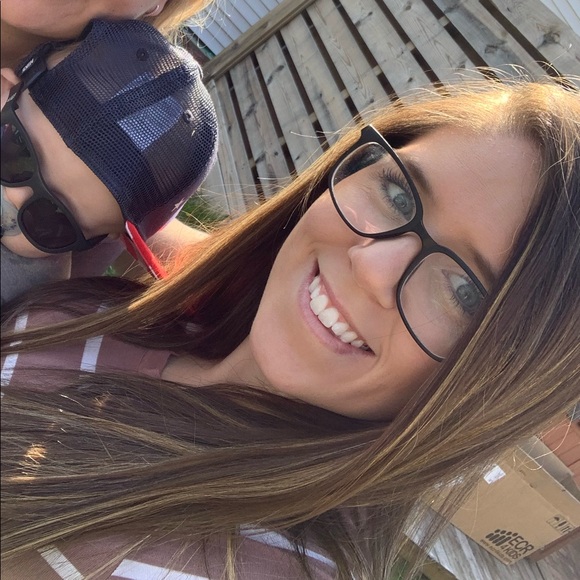 Meet your Posher, Amanda - Picture 1 of 1